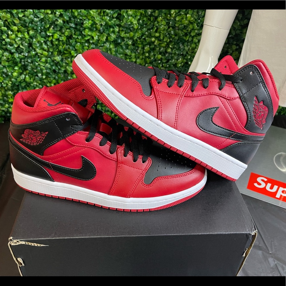 JORDAN 1 MID (BRED) (Sz 9)